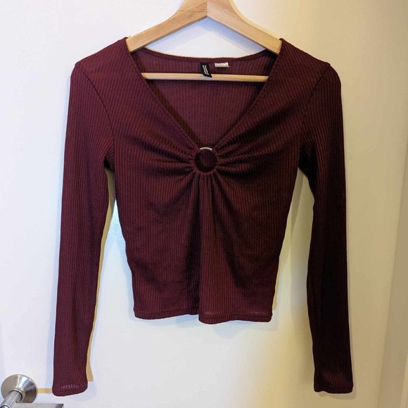 ⚡ {H&M} Divided Ribbed Cropped Long-Sleeve Top with Solid Metal Ring Detail - Picture 3 of 6